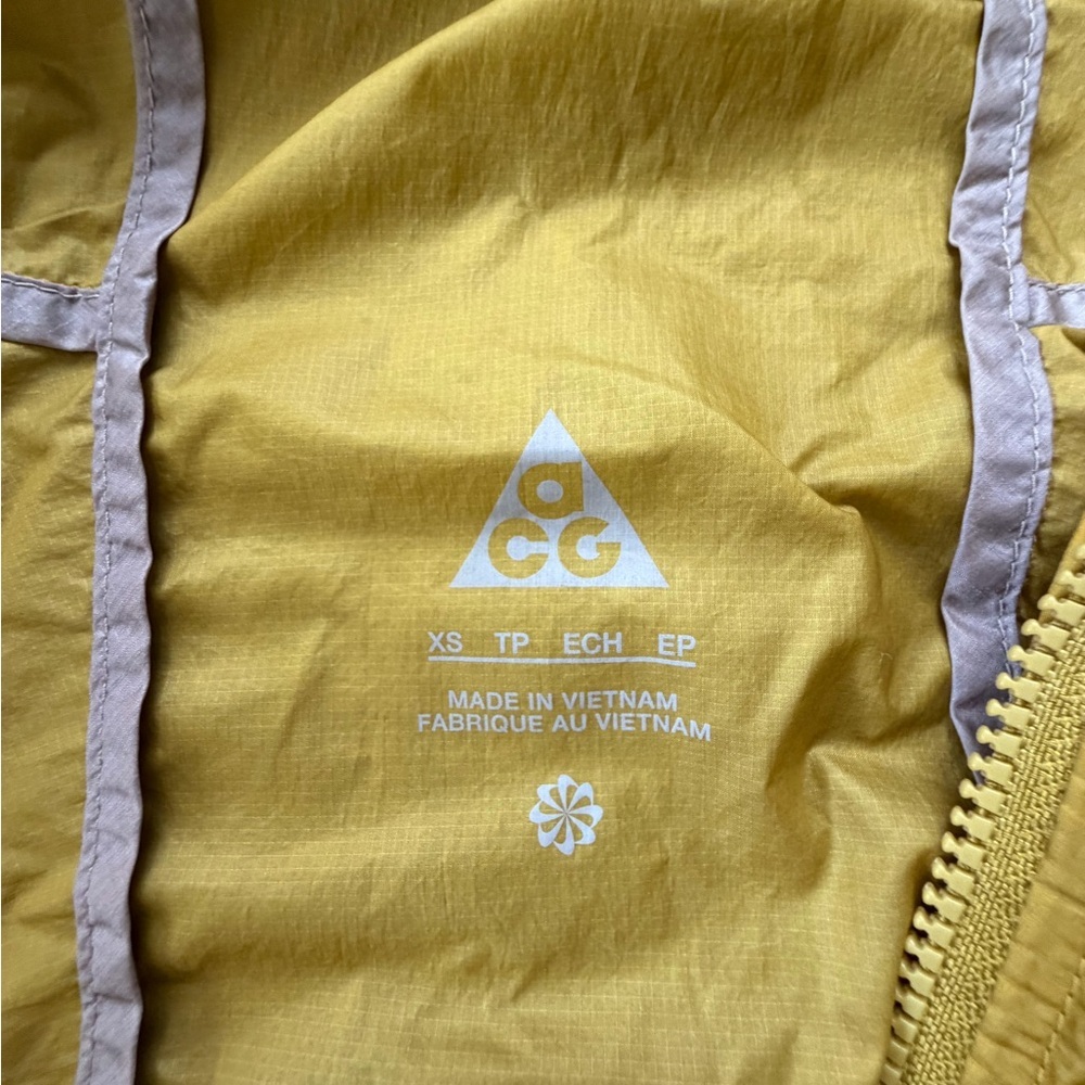 Nike ACG Yellow Hooded Jacket with White Logo - Picture 3 of 10